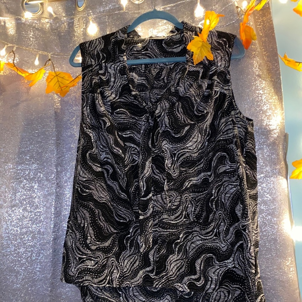 Sleeveless dress shirt, black and white